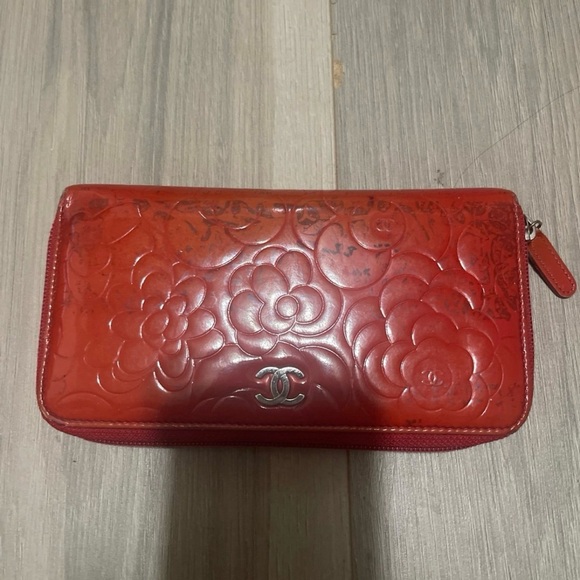 Chanel Red Leather Wallet with Floral Embossing - Picture 1 of 6